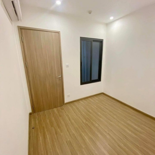 Bán căn hộ vinhomes 2PN view nội khu giá siêu tốt tặng bếp rèm. 